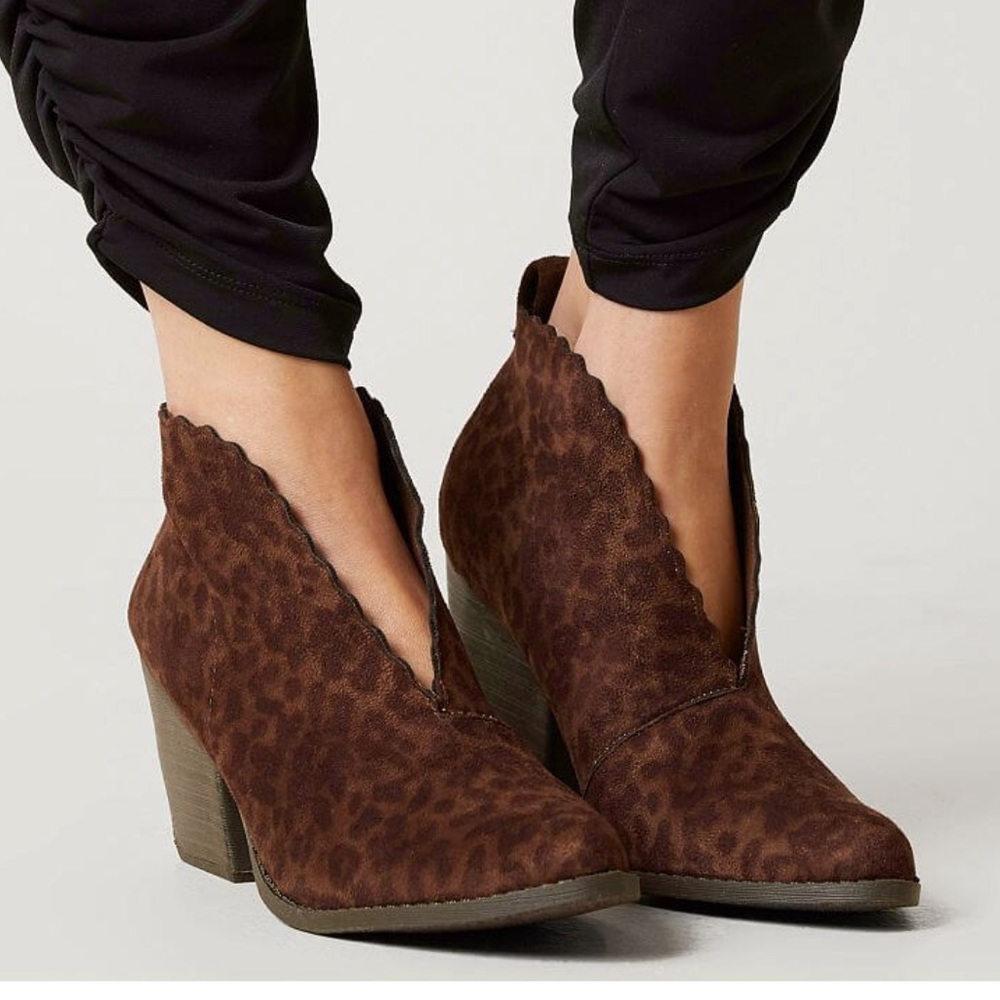Cheetah pointed heels